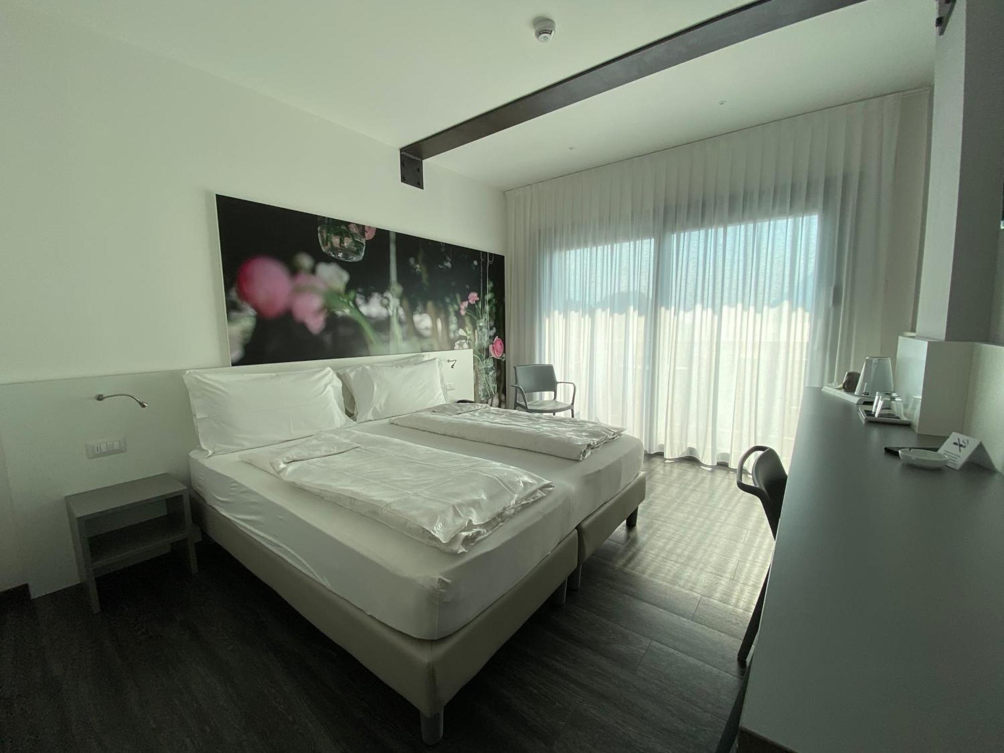 Hotel Riviera Riva del Garda Exterior photo