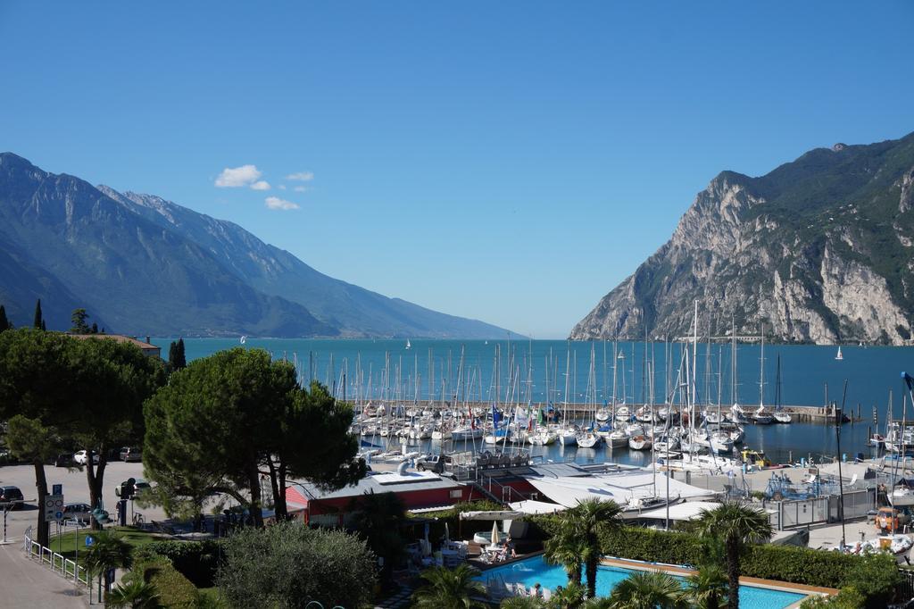 Hotel Riviera Riva del Garda Exterior photo