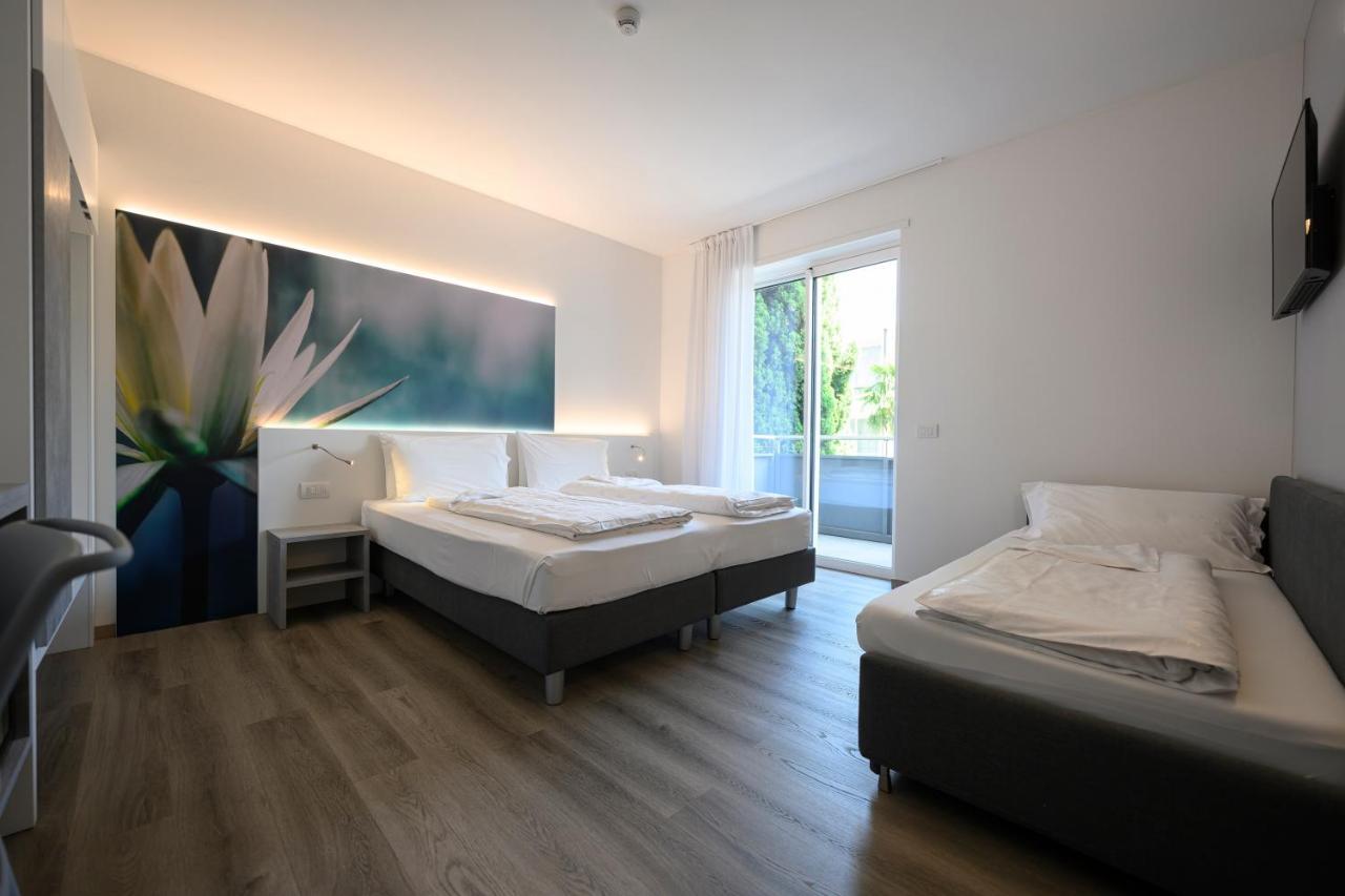 Hotel Riviera Riva del Garda Exterior photo