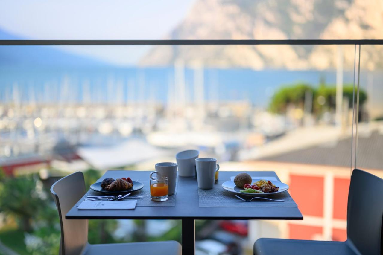 Hotel Riviera Riva del Garda Exterior photo