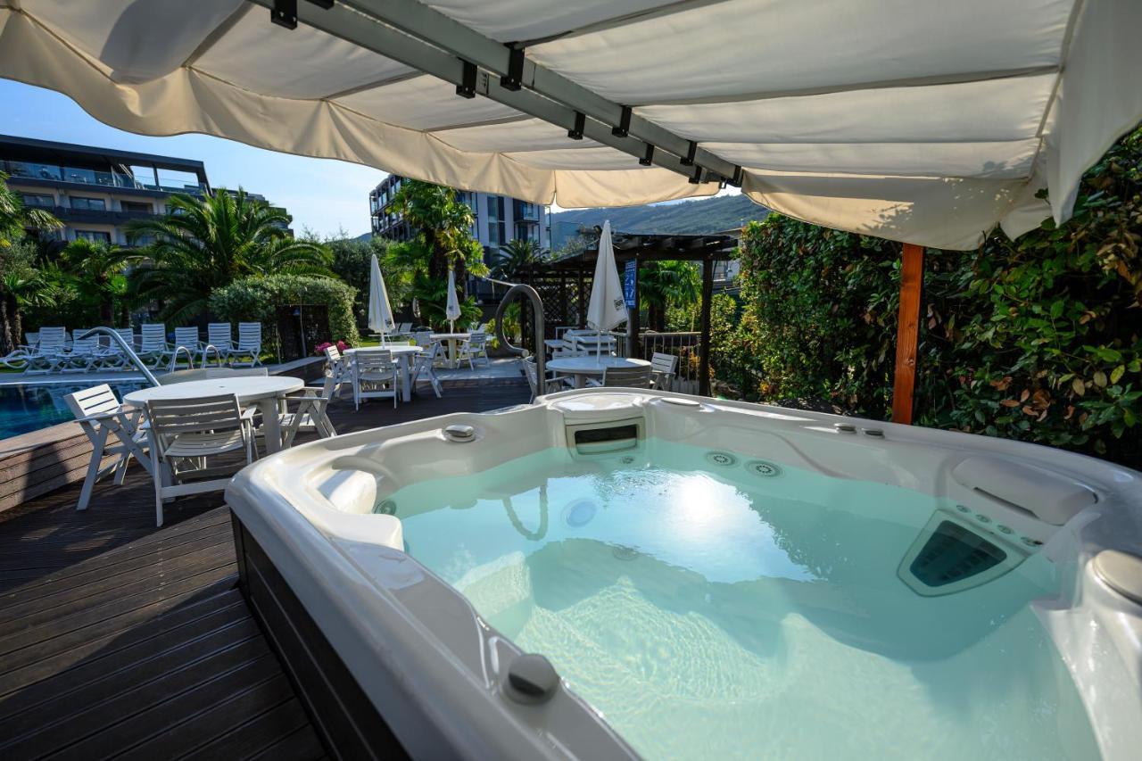 Hotel Riviera Riva del Garda Exterior photo