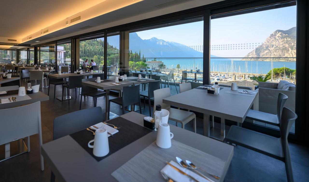 Hotel Riviera Riva del Garda Exterior photo