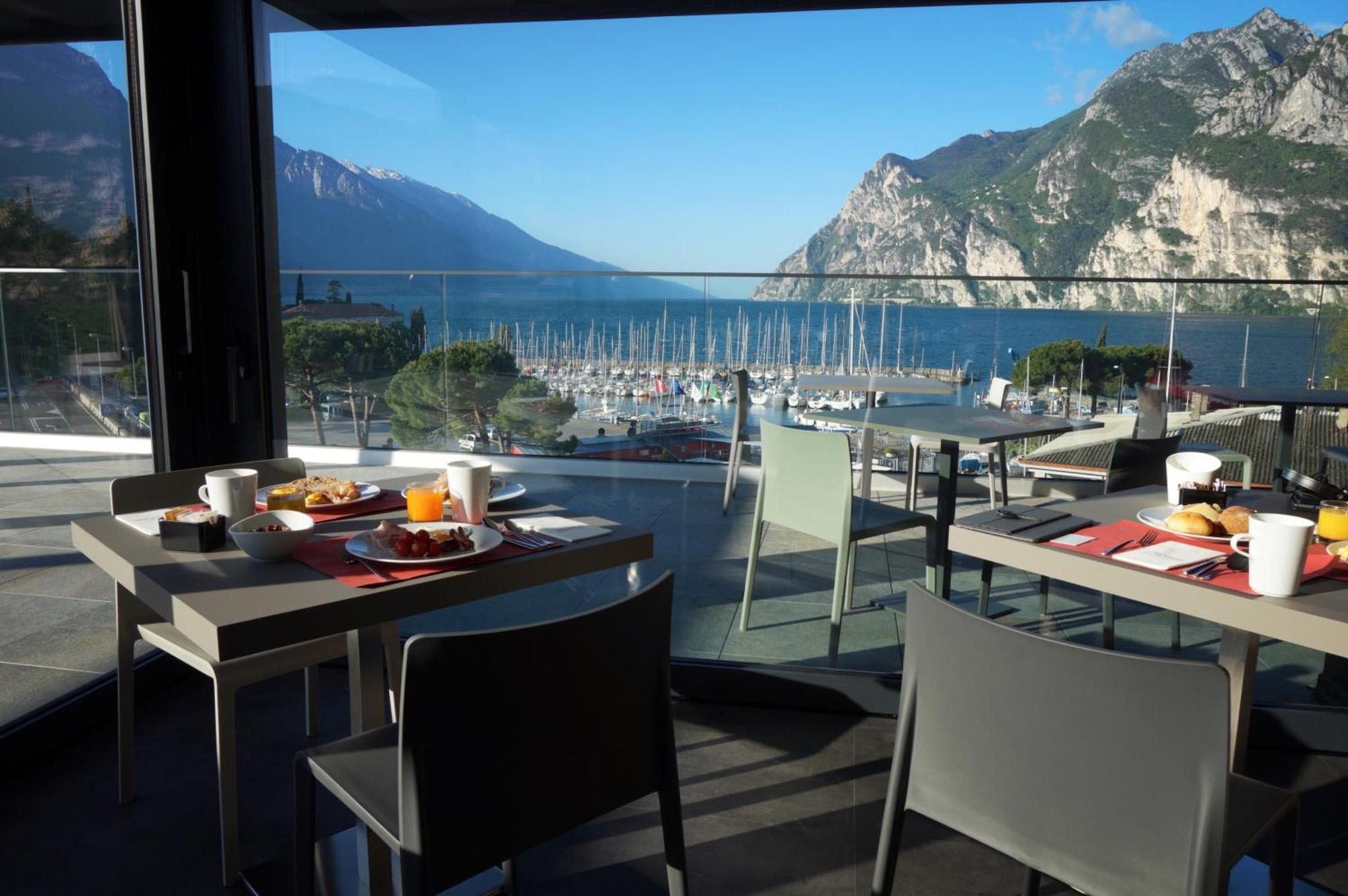 Hotel Riviera Riva del Garda Exterior photo